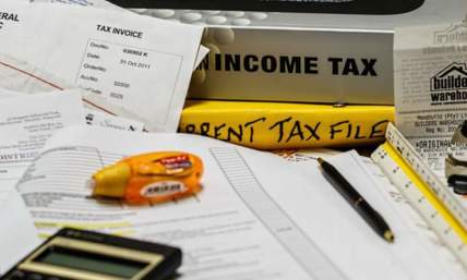 The Difference Between Payroll Tax vs. Income Tax